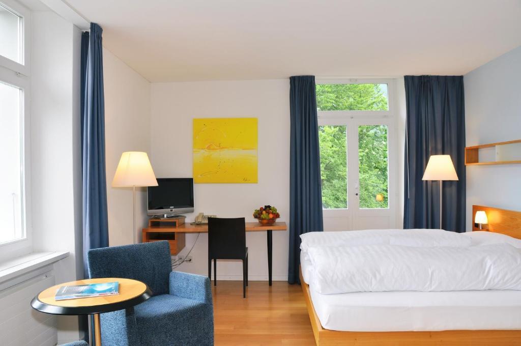 Hotel Fravi Андер Экстерьер фото