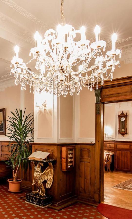Hotel Fravi Андер Экстерьер фото
